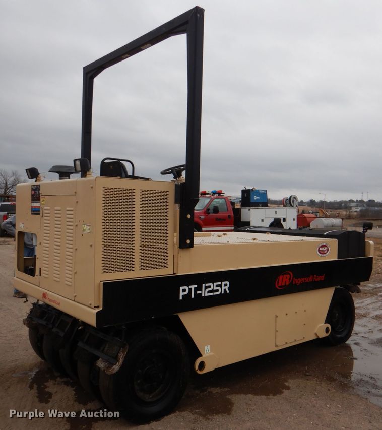image for item JD9475 2007 Ingersoll Rand PT-125R  pneumatic roller