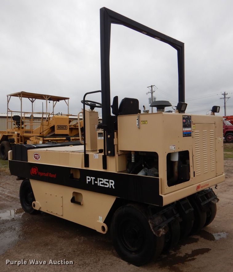 image for item JD9475 2007 Ingersoll Rand PT-125R  pneumatic roller