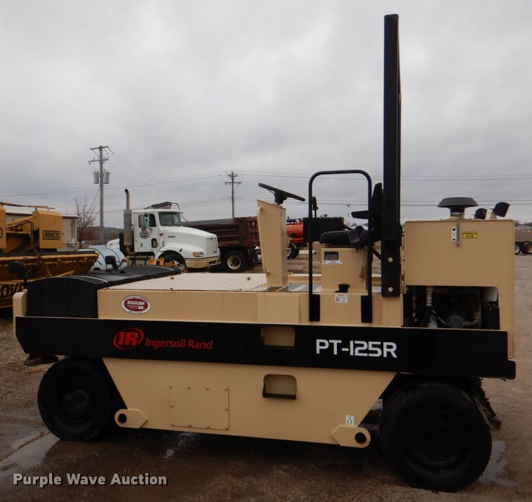 image for item JD9475 2007 Ingersoll Rand PT-125R  pneumatic roller