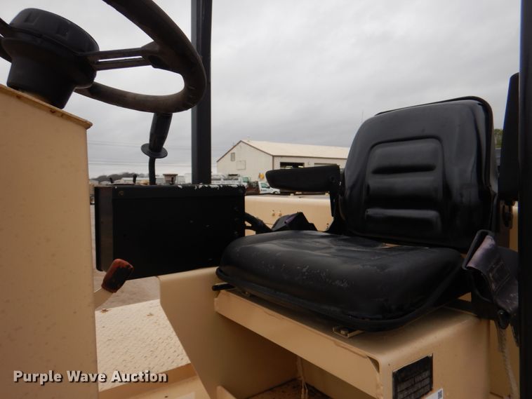 image for item JD9475 2007 Ingersoll Rand PT-125R  pneumatic roller