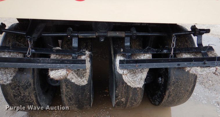 image for item JD9475 2007 Ingersoll Rand PT-125R  pneumatic roller