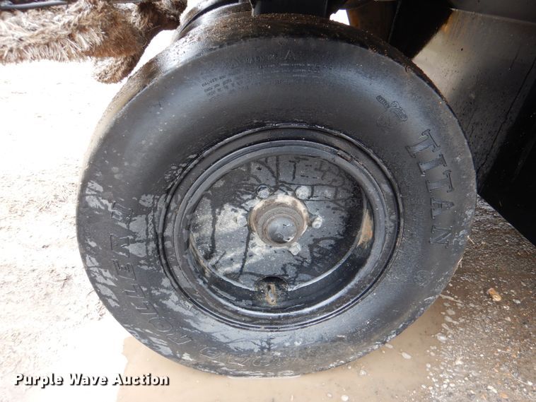 image for item JD9475 2007 Ingersoll Rand PT-125R  pneumatic roller