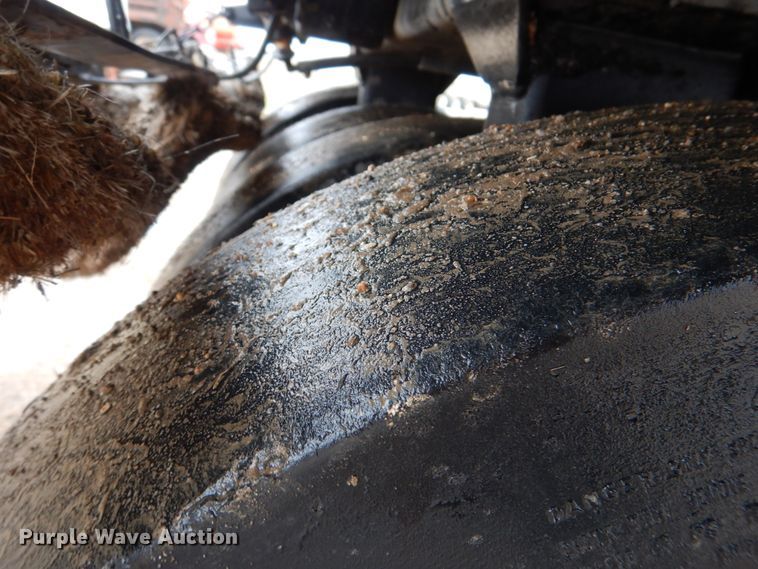 image for item JD9475 2007 Ingersoll Rand PT-125R  pneumatic roller