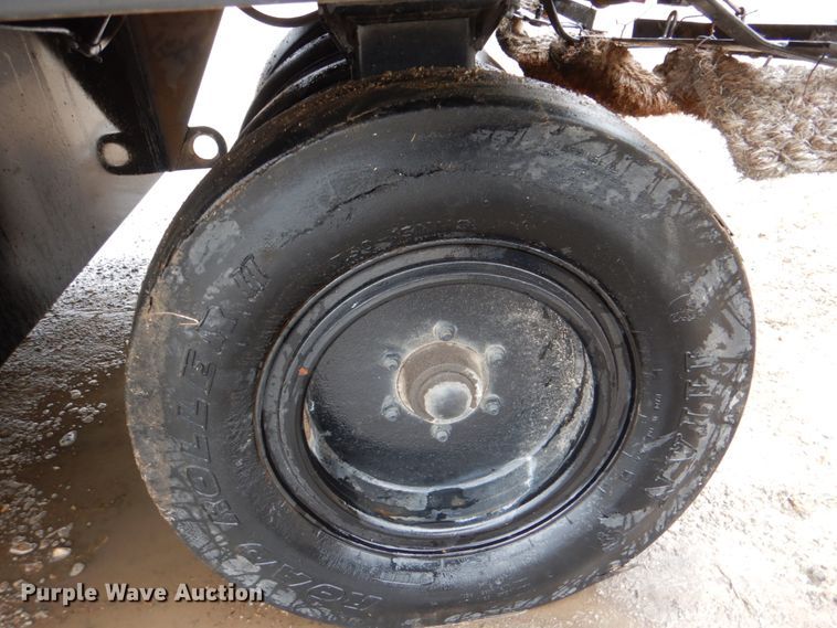 image for item JD9475 2007 Ingersoll Rand PT-125R  pneumatic roller