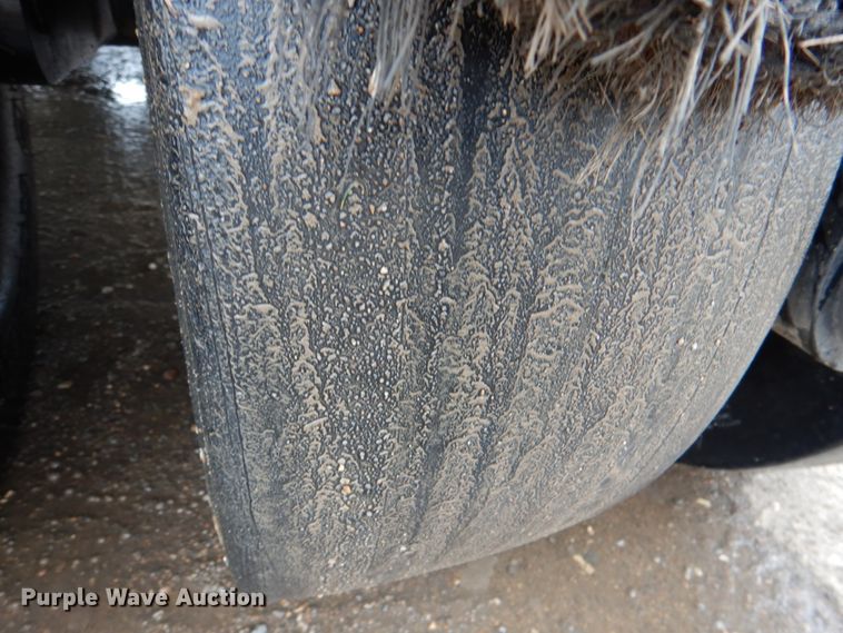 image for item JD9475 2007 Ingersoll Rand PT-125R  pneumatic roller