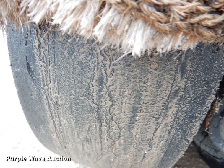 image for item JD9475 2007 Ingersoll Rand PT-125R  pneumatic roller