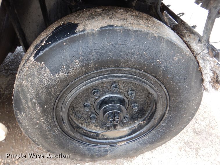 image for item JD9475 2007 Ingersoll Rand PT-125R  pneumatic roller