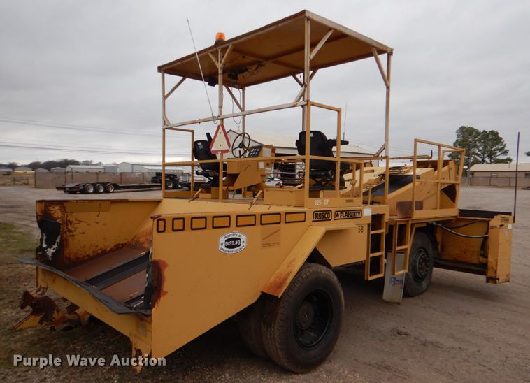 image for item JD9476 1998 Rosco Flaherty SPRH-H  chip spreader