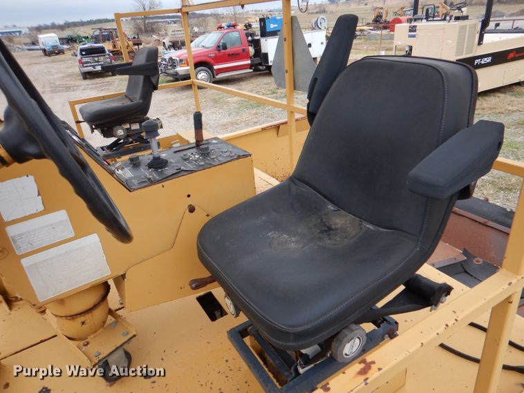 image for item JD9476 1998 Rosco Flaherty SPRH-H  chip spreader