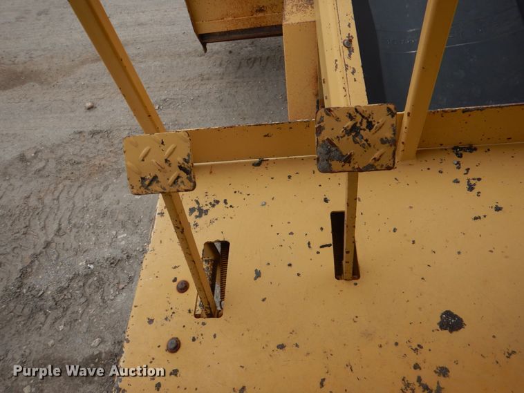 image for item JD9476 1998 Rosco Flaherty SPRH-H  chip spreader