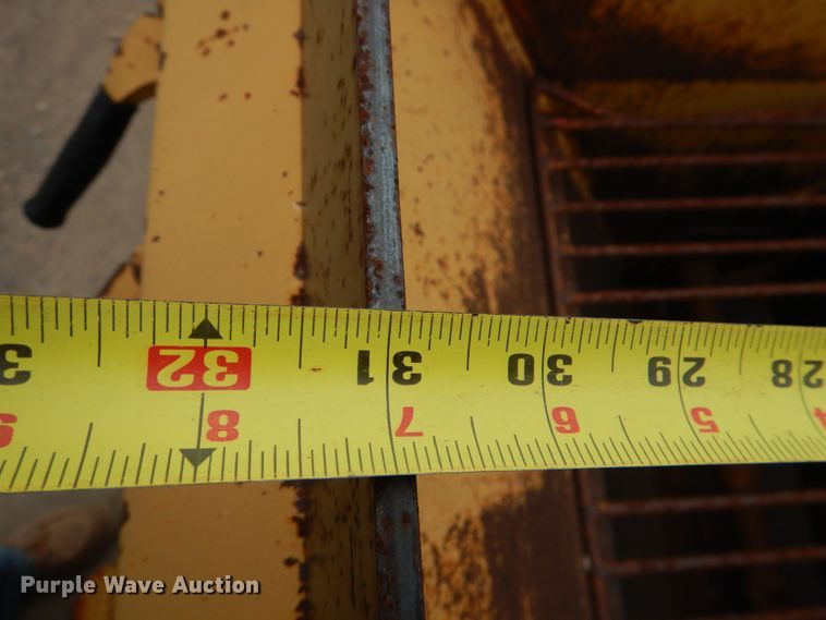 image for item JD9476 1998 Rosco Flaherty SPRH-H  chip spreader