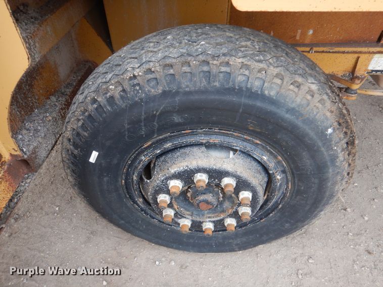 image for item JD9476 1998 Rosco Flaherty SPRH-H  chip spreader