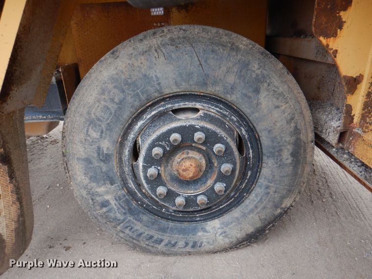 image for item JD9476 1998 Rosco Flaherty SPRH-H  chip spreader