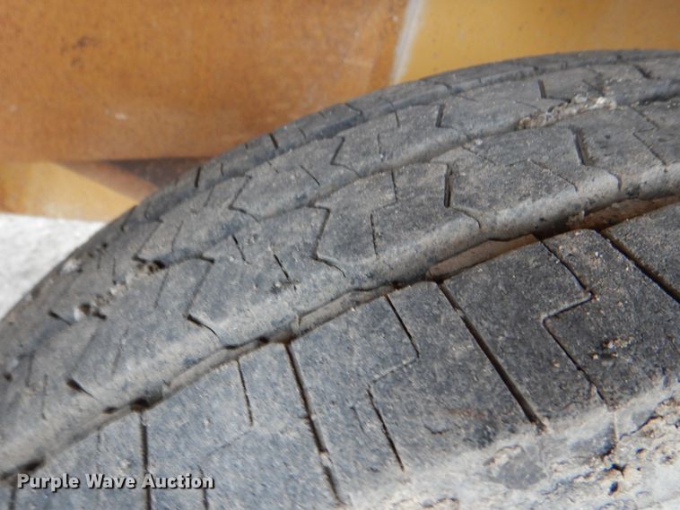 image for item JD9476 1998 Rosco Flaherty SPRH-H  chip spreader