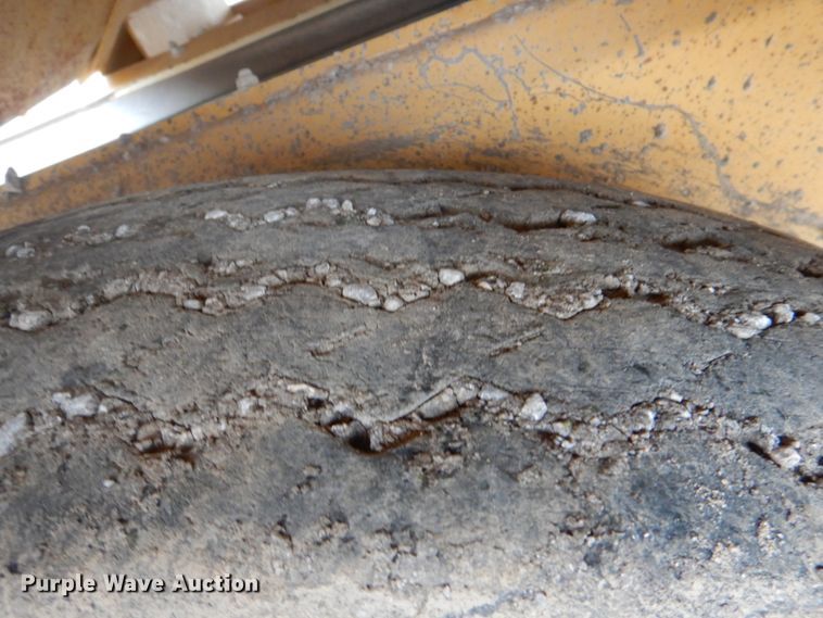 image for item JD9476 1998 Rosco Flaherty SPRH-H  chip spreader