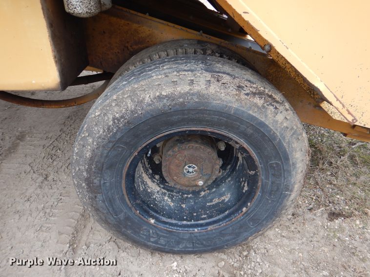 image for item JD9476 1998 Rosco Flaherty SPRH-H  chip spreader