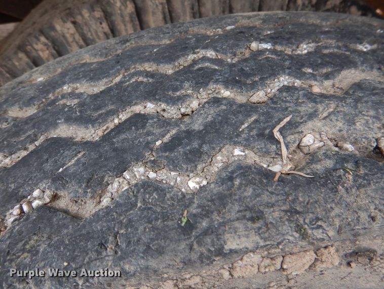 image for item JD9476 1998 Rosco Flaherty SPRH-H  chip spreader