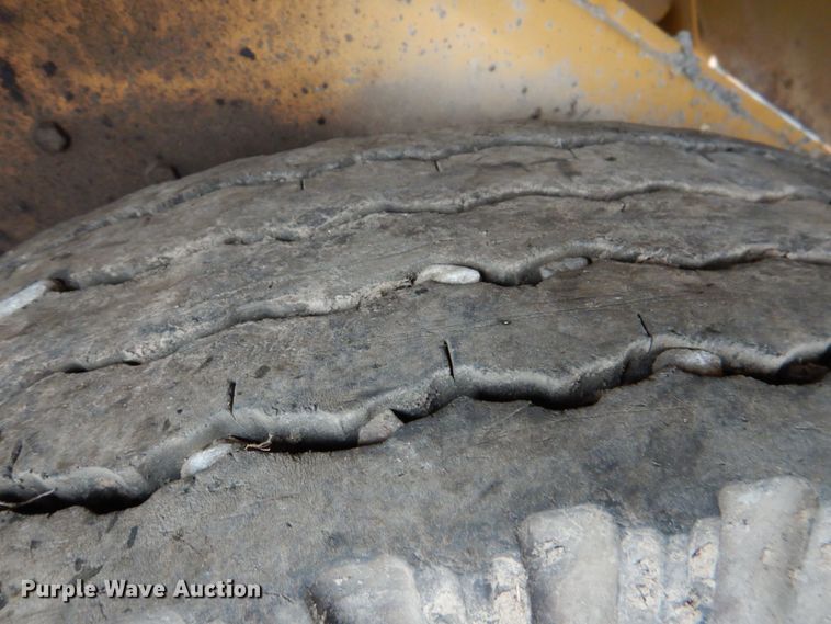 image for item JD9476 1998 Rosco Flaherty SPRH-H  chip spreader