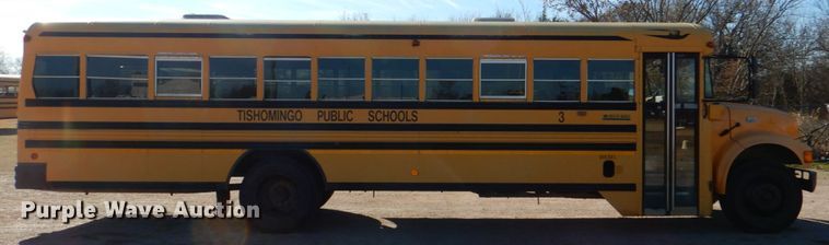 image for item JD9546 2001 International 3800  school bus