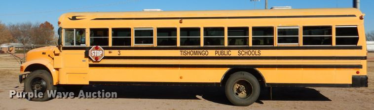 image for item JD9546 2001 International 3800  school bus