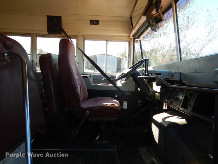 image for item JD9546 2001 International 3800  school bus