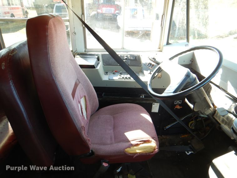 image for item JD9546 2001 International 3800  school bus