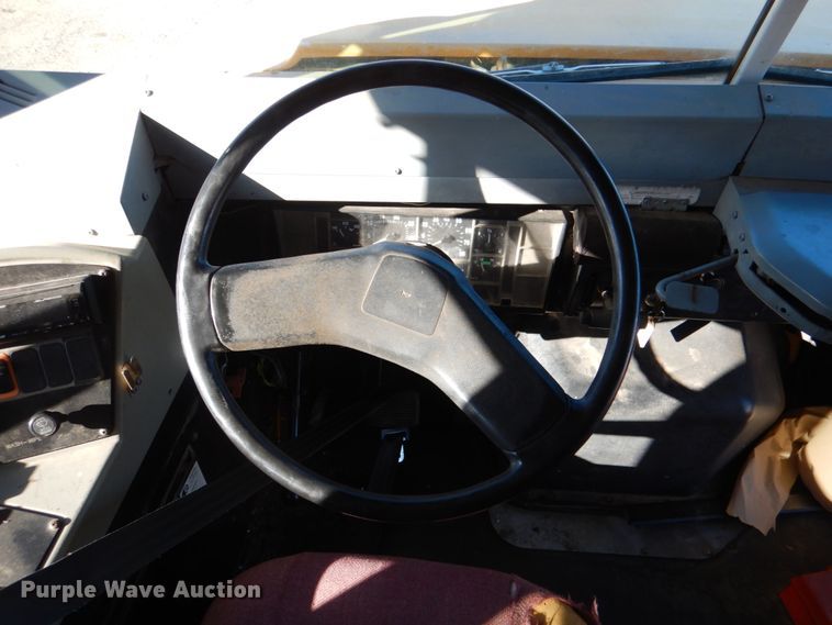 image for item JD9546 2001 International 3800  school bus