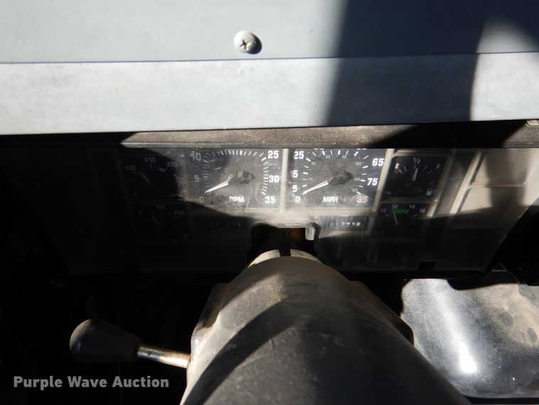 image for item JD9546 2001 International 3800  school bus