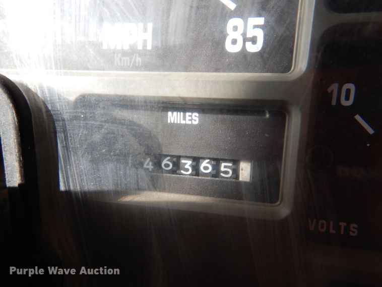 image for item JD9546 2001 International 3800  school bus