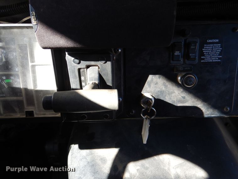 image for item JD9546 2001 International 3800  school bus