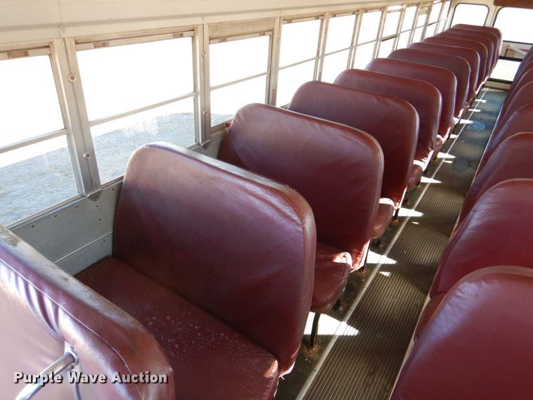 image for item JD9546 2001 International 3800  school bus