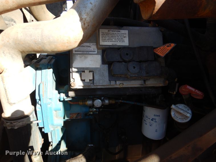 image for item JD9546 2001 International 3800  school bus