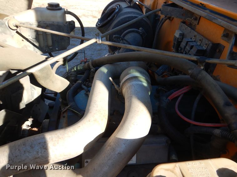 image for item JD9546 2001 International 3800  school bus