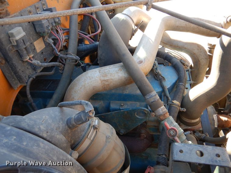 image for item JD9546 2001 International 3800  school bus