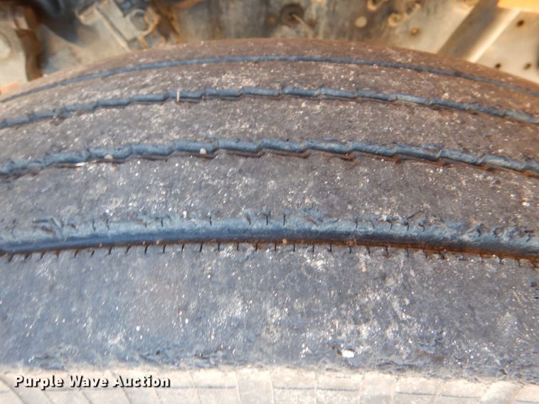 image for item JD9546 2001 International 3800  school bus