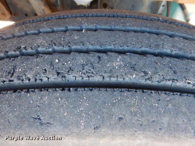 image for item JD9546 2001 International 3800  school bus