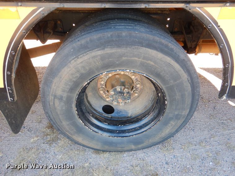 image for item JD9546 2001 International 3800  school bus