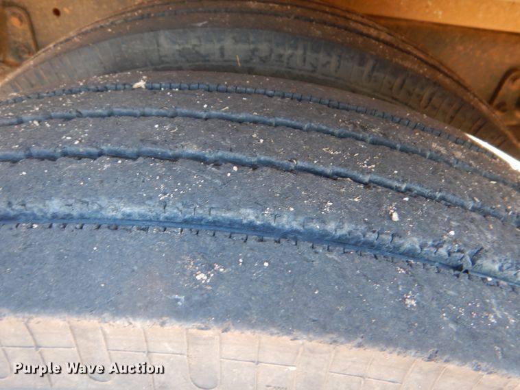 image for item JD9546 2001 International 3800  school bus