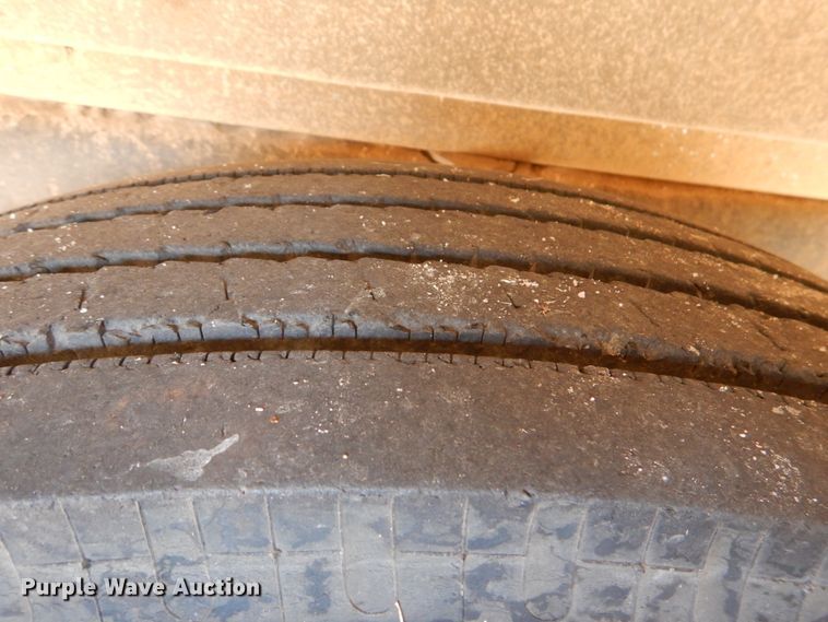 image for item JD9546 2001 International 3800  school bus