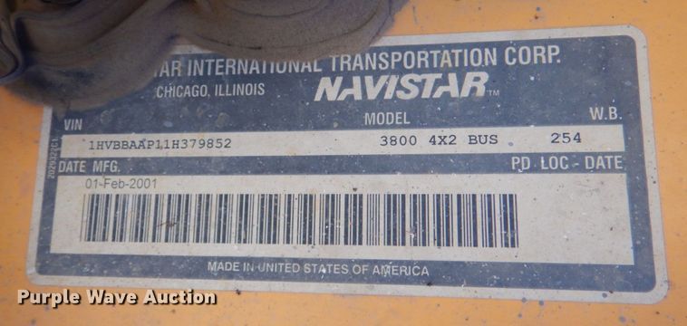 image for item JD9546 2001 International 3800  school bus