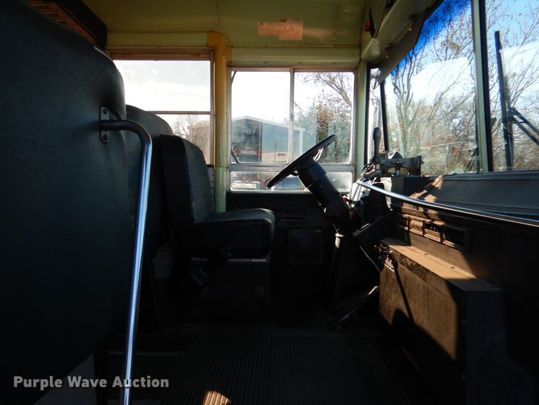 image for item JD9547 1990 Thomas Built M89 MVP  school bus