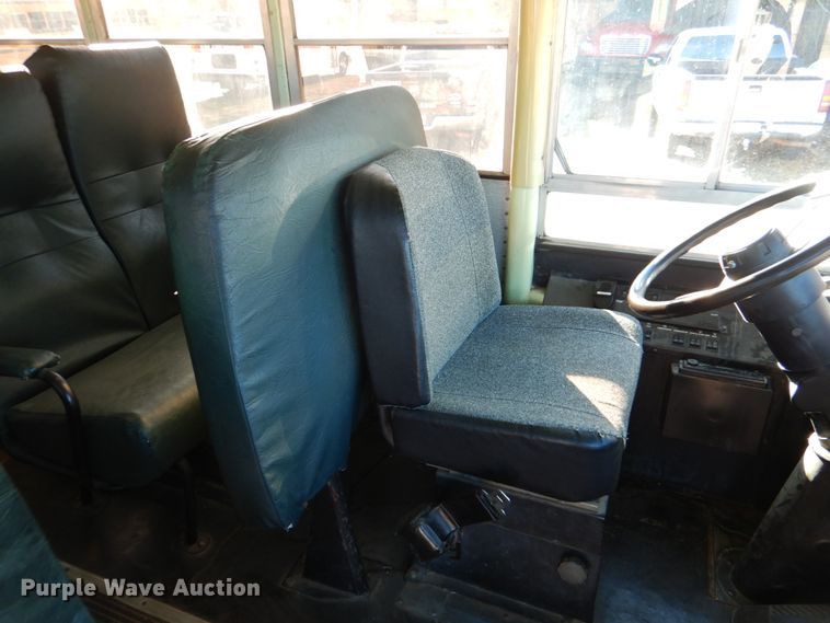 image for item JD9547 1990 Thomas Built M89 MVP  school bus