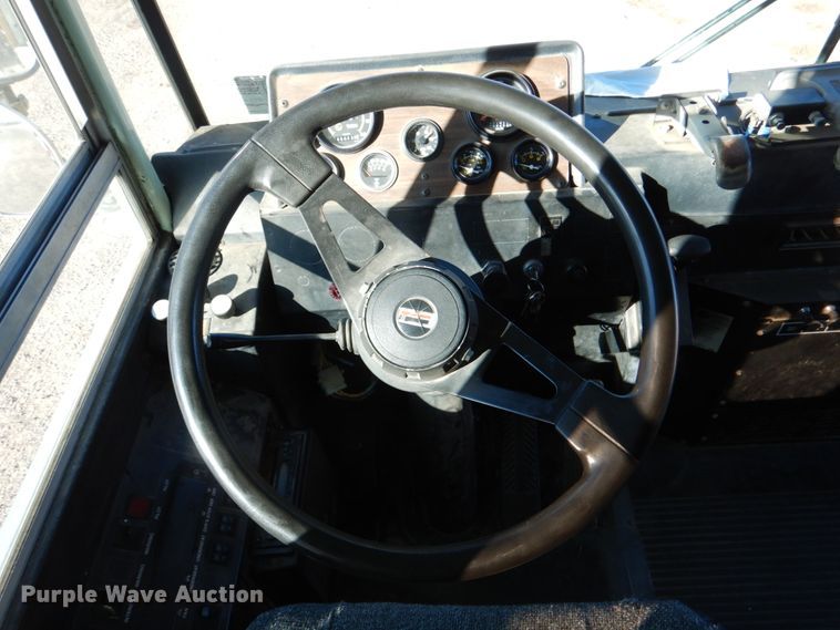 image for item JD9547 1990 Thomas Built M89 MVP  school bus