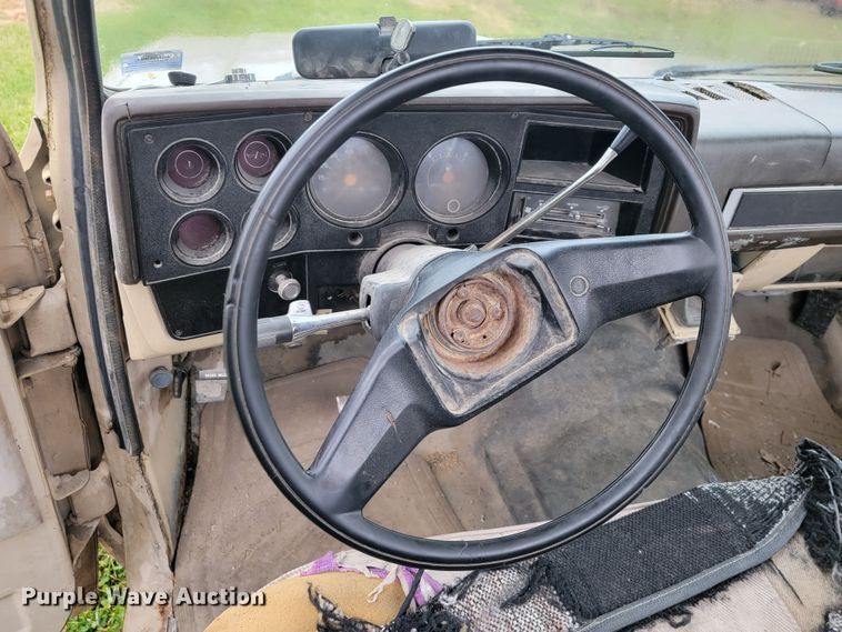 image for item JE9137 1986 Chevrolet C10  pickup truck