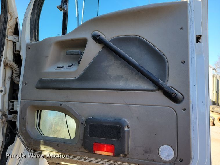 image for item JE9280 2008 Sterling A-Line  semi truck