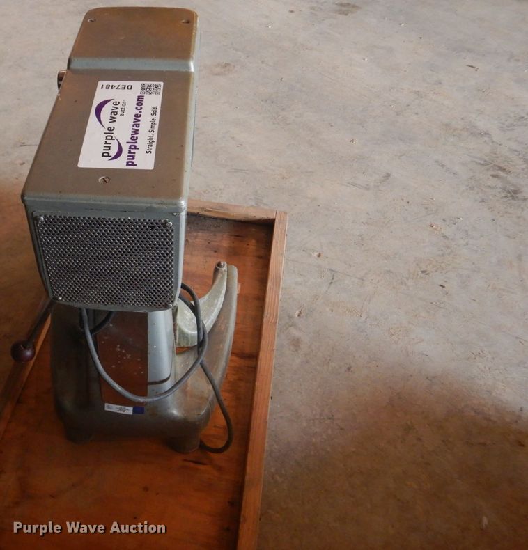 image for item DE7481 Restaurant equipment