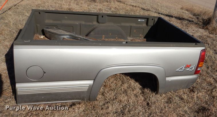 image for item DL1251 2002 Chevrolet Silverado 2500  pickup truck bed