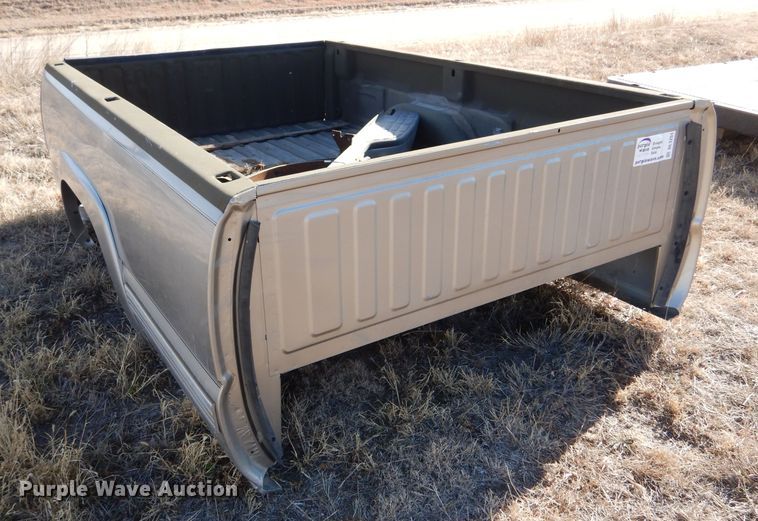 image for item DL1251 2002 Chevrolet Silverado 2500  pickup truck bed