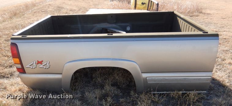 image for item DL1251 2002 Chevrolet Silverado 2500  pickup truck bed