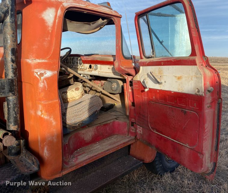 image for item DL1283 1959 Ford 411  winch truck